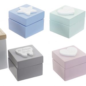 Caixa em MDF para lembranças de bebé Conjunto por caixa + 4 caixinhas para guardar as lembranças de nascimento do bebé Muito bonita e útil Em madeira e tampa com vidro