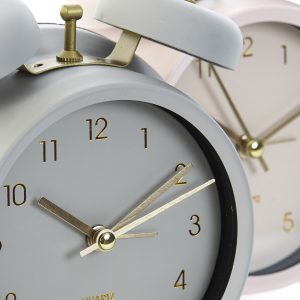 Relógio Despertador Metal - Rosa Bonito relógio despertador em metal rosa Ponteiros e números em dourado