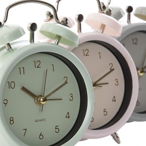 Relógio Despertador - Rosa Bonito relógio despertador rosa Ponteiros e números em dourado Em metal e PVC