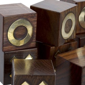 Jogo do Galo Madeira e Latão Bonito Jogo em Madeira e Latão Muito bonito para decoração, mas também muito últil para jogar em família