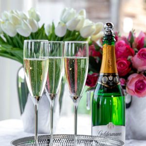 Tabuleiro Redondo com Espelho Bonito tabuleiro em formato redondo com espelho no interior Prateado