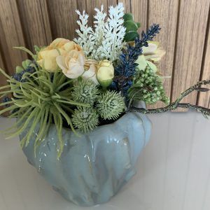 Vaso+Arranjo Personalizado (Ref.001) Bonito conjunto de vaso + arranjo personalizado com mistura de flores Em tons azuis