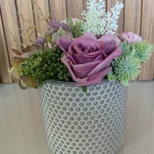 Vaso+Arranjo Personalizado (Ref.005) Bonito conjunto de vaso + arranjo personalizado com mistura de flores Em tons Rosa e Bege