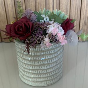 Vaso+Arranjo Personalizado (Ref.006) Bonito conjunto de vaso + arranjo personalizado com mistura de flores Em tons Rosa e Bordaux