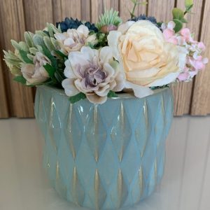 Vaso+Arranjo Personalizado (Ref.007) Bonito conjunto de vaso + arranjo personalizado com mistura de flores Em tons Azuis