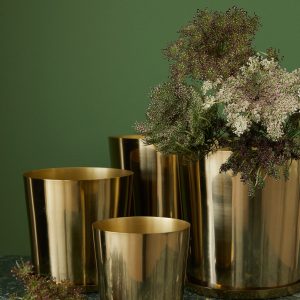 Vaso em Metal Dourado bonito Vaso em Metal Dourado (Diâmetro Fundo: 12 cms)
