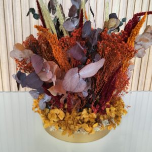 Arranjo Flores Secas Personalizado Bonito arranjo de flores secas e preservadas naturais Inclui base/bandeja em metal dourado