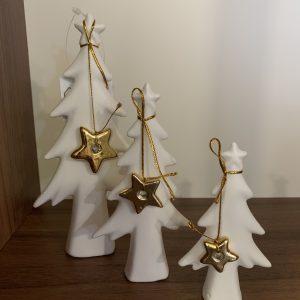 Conj. 3 Arvores Bonito conjunto de 3 mini árvores em porcelana A medida referida é da árvore mais alta