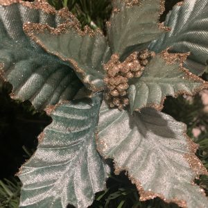 Pé de Flor - Turquesa Bonita flor decorativa em veludo turquesa com pormenores dourados