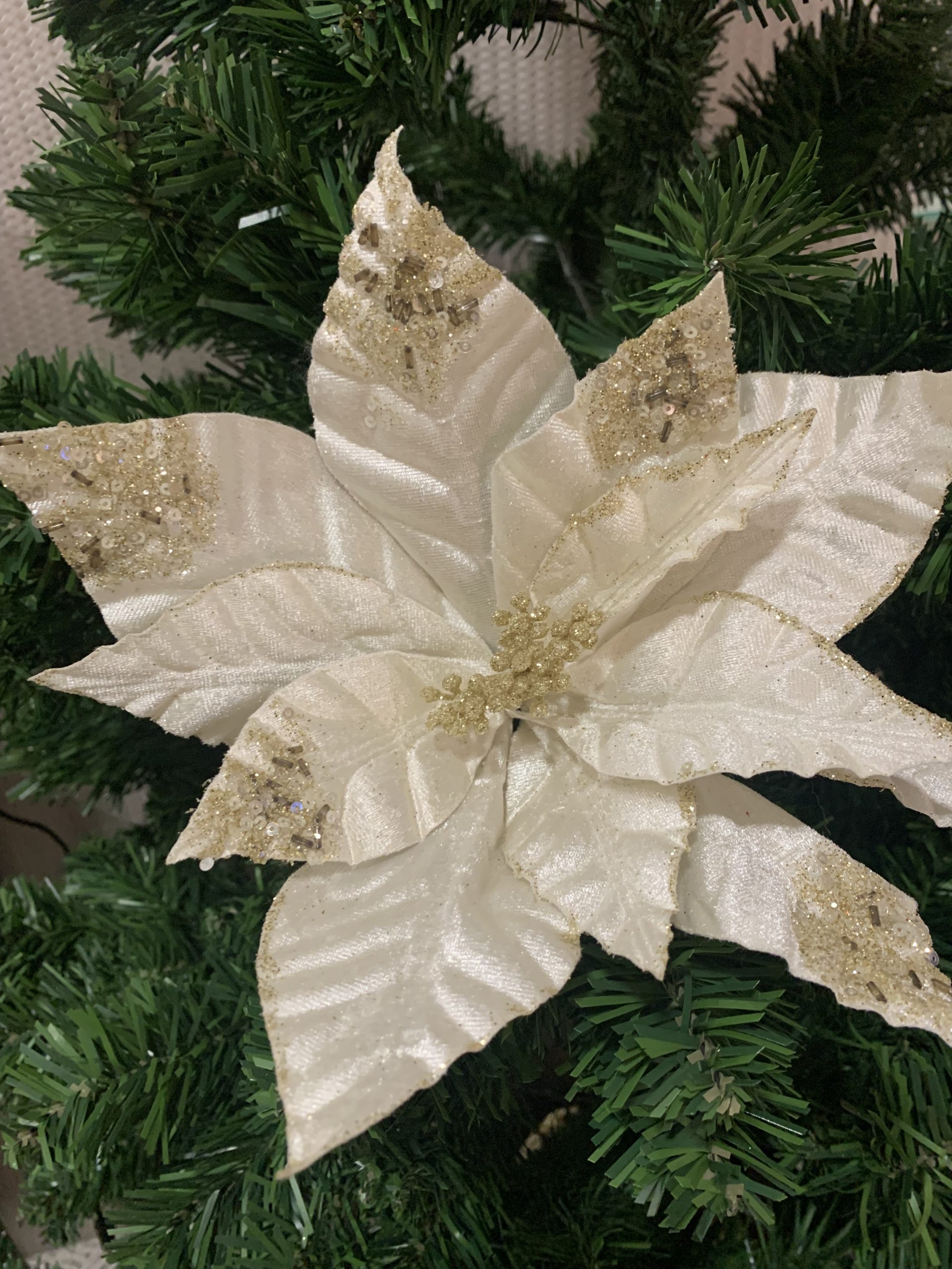 Flor Decorativa Bege e Dourado