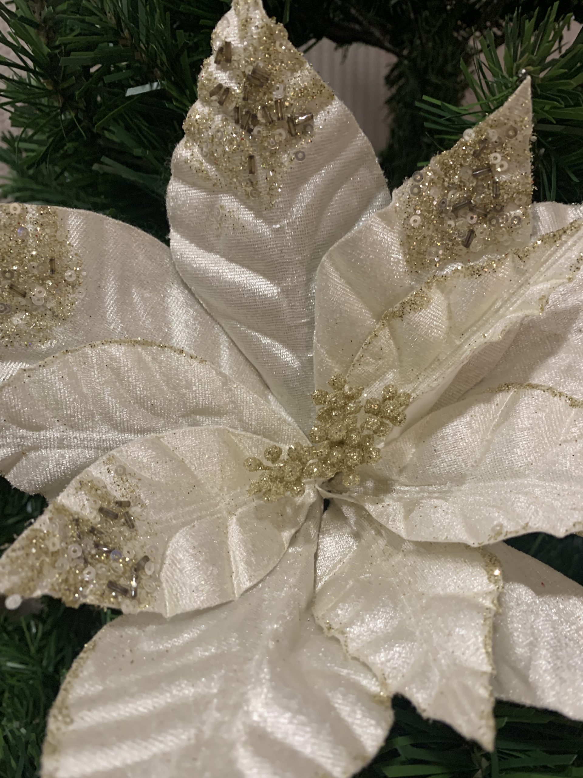 Flor Decorativa Bege e Dourado