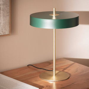 Candeeiro Mesa Metal – Verde e Dourado Bonito e distinto candeeiro em metal Potência: 3.6 W Tensão: 5V DC Luminosidade: 350 lm Diâmetro: 220 mm Número de LEDs: 10 Proteção IP: IP20 Dimensões: 325 mm x Ø220 mm Altura: 325 mm Eficiência Luminosa: 97 lm/W
