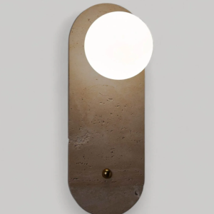 Candeeiro de Parede - Mármore Travertino A Candeeiro de Parede em Mármore Travertino transformará qualquer espaço com sua elegância e simplicidade. Este candeeiro de parede tem uma base em travertino, um mármore que proporciona calor juntamente com o seu abajur de vidro em forma de esfera, que também proporciona uma luz suave e uniforme. As demais peças que sustentam o aplique são de ferro. Perfeito para corredores, ao longo das paredes, iluminando o caminho de maneira uniforme. Na sua sala, pode ser instalado nas paredes laterais para complementar a iluminação principal e dar um toque de sofisticação. Ideal também em quartos, coloque-o ao lado da cama como candeeiro de leitura na mesinha de cabeceira. Ou ainda para galerias ou hotéis, proporcionando iluminação adequada. Com este tipo de apliques, cada espaço ganhará funcionalidade e estética, integrando-se harmoniosamente. Na limpeza utilize pano evitando o uso de produtos químicos. Cores: Mármore Travertino Natural Material: Mármore Travertino Material Estrutural: Ferro Tipo de Producto: Apliques de Parede Uso: Interior Não Inclui: Lâmpadas Voltajem: 220 V Proteção IP: IP20 Potência: 20 W Casquilho: G9 Requer Montagem: Sim Regulável: Não Pontos de Luz: 1