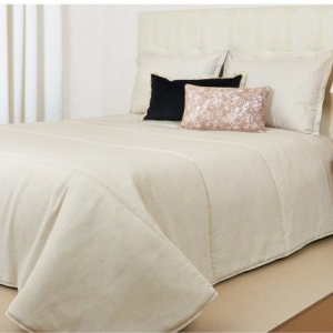 Edredão Casal – Taupe 100% PL Bonito Edredão em Tecido 100% Poliester Liso 2 Fronhas de Almofada no mesmo tecido 50X70 Não inclui enchimento de almofadas