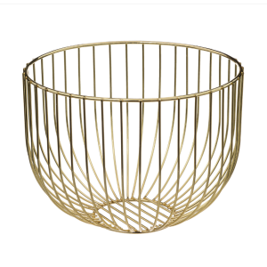 Cesto Metálico Dourado Bonito cesto em metal dourado. Muito útil como fruteiro para cozinha ou até mesmo como cesto de toalhas para WC.