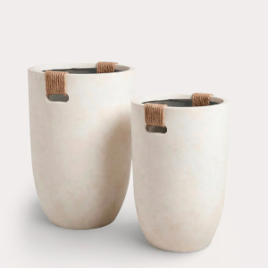 Vaso Alto Cimento e Corda Bonito e distinto vaso em cimento com aplicação de corda