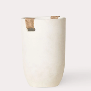 Vaso Alto Cimento e Corda Bonito e distinto vaso em cimento com aplicação de corda