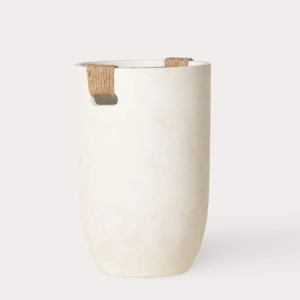 Vaso Alto Cimento e Corda Bonito e distinto vaso em cimento com aplicação de corda